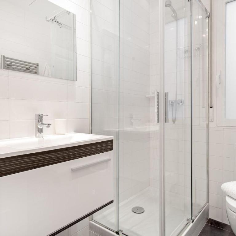 Stylish 2-Bed Apartment in Salamanca, Madrid - Two-Bedroom Apartment - 14