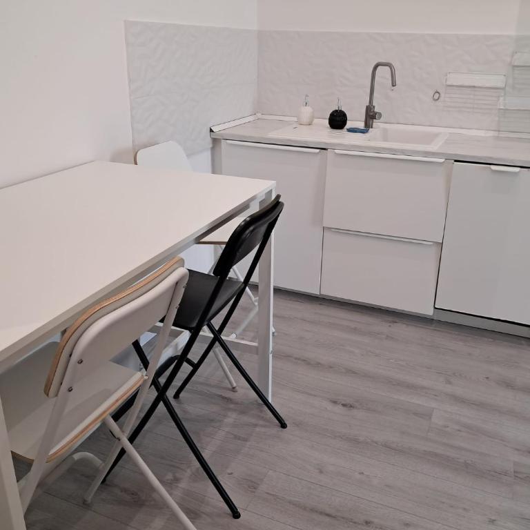 Amo - One-Bedroom Apartment - 7