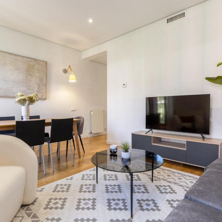 Stylish 2-Bed Apartment Near Madrid Landmarks - Apartment - 2