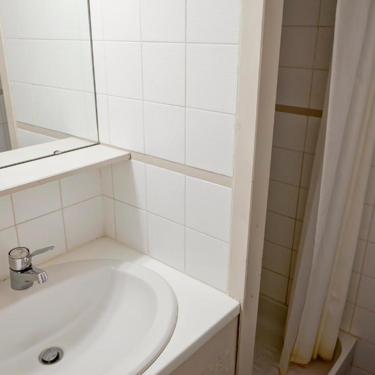 Charmant appart ski-in/ski-out, Courchevel, 6 pers, parking - Two-Bedroom Apartment - 8