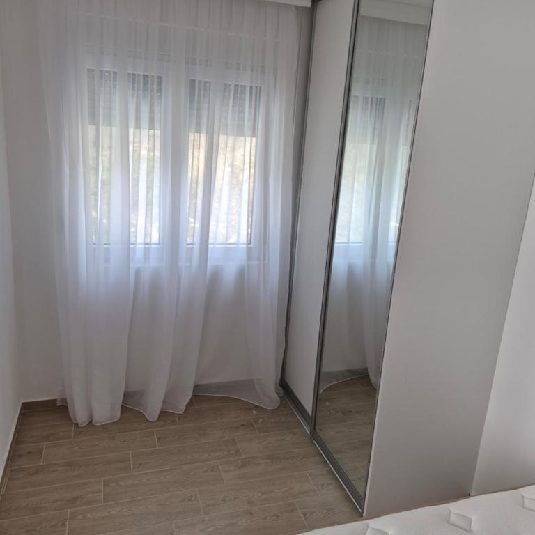 Lux apartmani Anastasija - One-Bedroom Apartment with Balcony and Sea View - 1