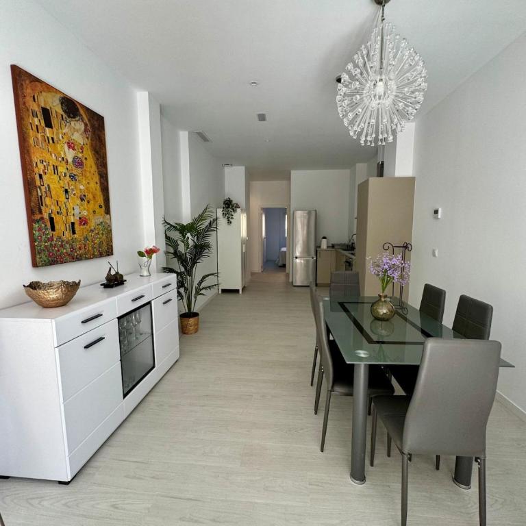 6 Personas Oceanografic Ciencias Roig Arena - Apartamento de 2 dormitorios - 1