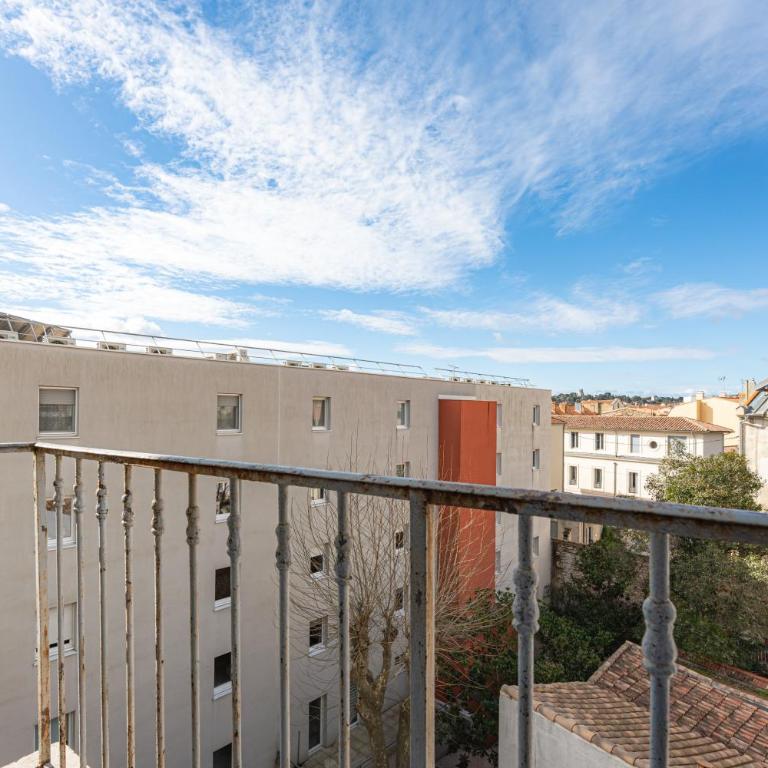 L'Ecrin de J Grand T3 lumineux Balcon 5min Gare Arènes - Apartment mit 2 Schlafzimmern - 5