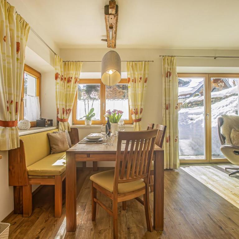Ferienwohnung Bergblick - Two-Bedroom Apartment with Terrace - 12
