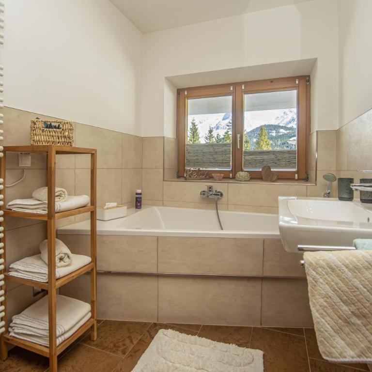 Ferienwohnung Bergblick - Two-Bedroom Apartment with Terrace - 9