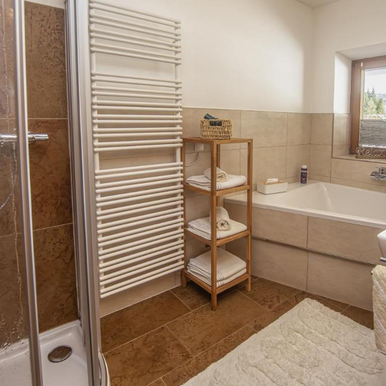 Ferienwohnung Bergblick - Two-Bedroom Apartment with Terrace - 7