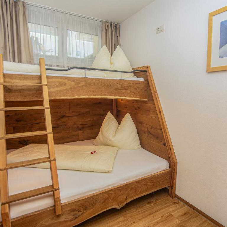 Ferienwohnung Bergblick - Two-Bedroom Apartment with Terrace - 10