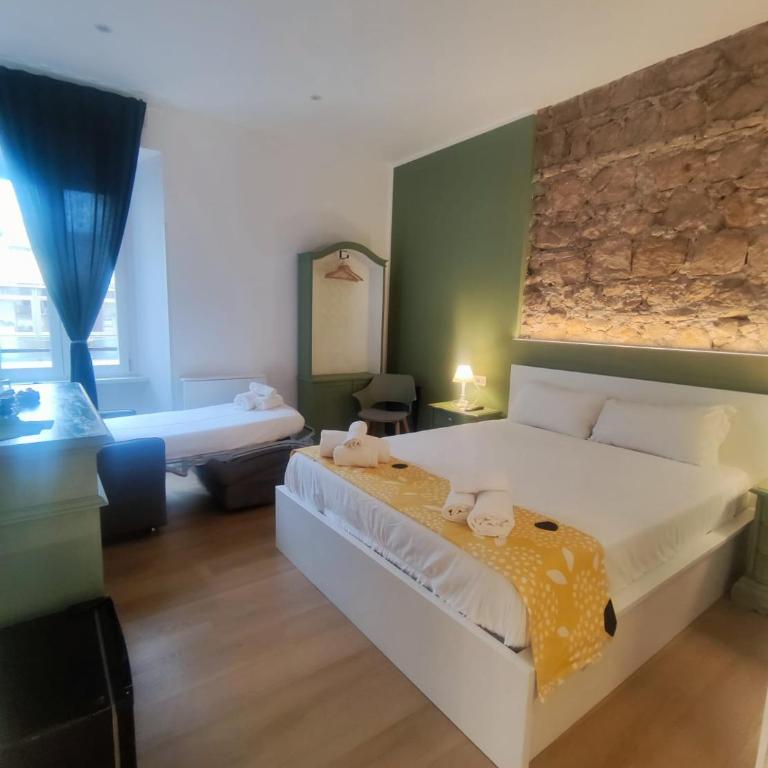 Castle Suite Borgo - Camera Tripla con Bagno Privato - 4