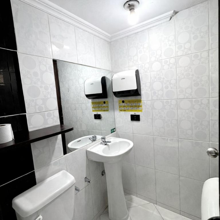 Hotel Verony La 70 - Laureles Estadio - Quadruple Room - 1