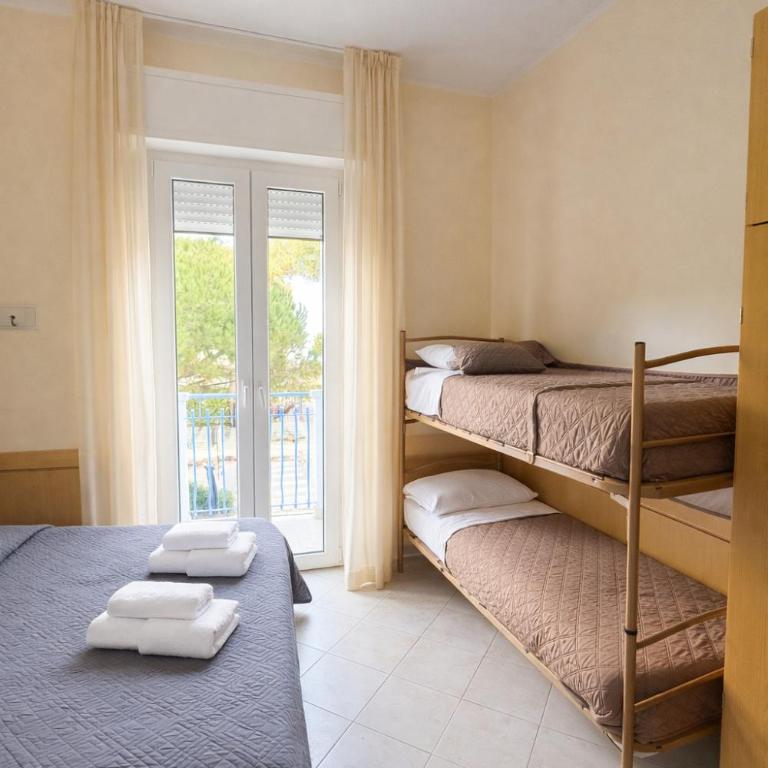 Hotel Giove dipendenza Hotel Fiamma - Camera Quadrupla Standard - 6