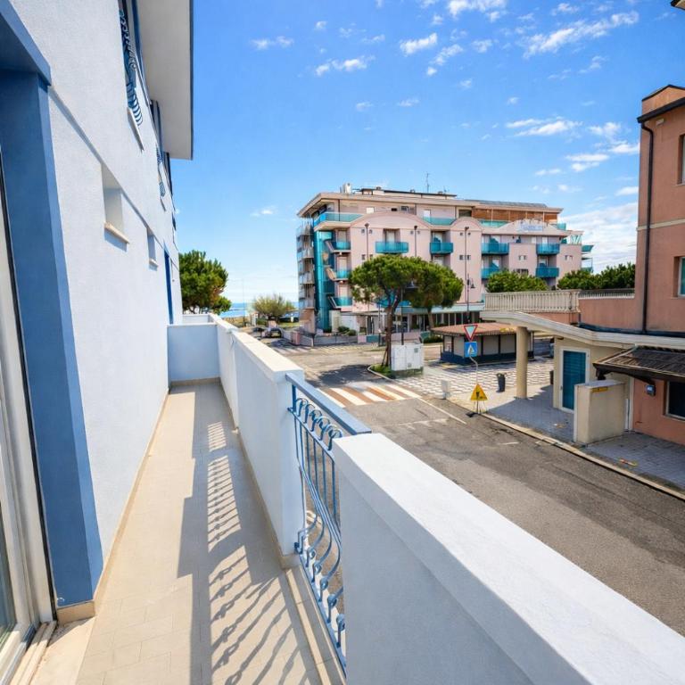 Hotel Giove dipendenza Hotel Fiamma - Camera Quadrupla con Balcone - 5