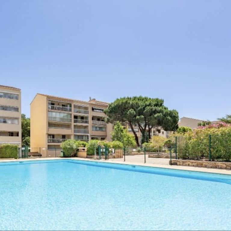 PRECO 459 SAINTE MAXIME Studio cabine 4 couchages Piscine et parking - Apartment mit 1 Schlafzimmer und Balkon - 2