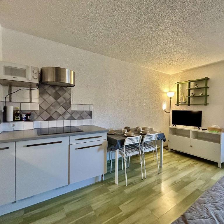 PRECO 459 SAINTE MAXIME Studio cabine 4 couchages Piscine et parking - Apartment mit 1 Schlafzimmer und Balkon - 7