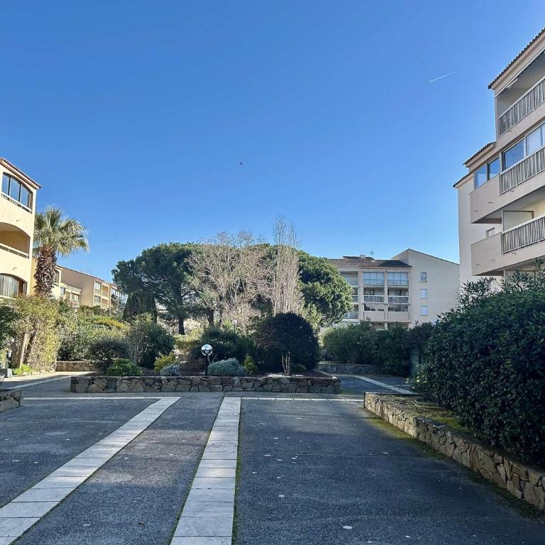 PRECO 459 SAINTE MAXIME Studio cabine 4 couchages Piscine et parking - Apartment mit 1 Schlafzimmer und Balkon - 14