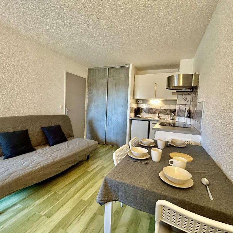 PRECO 459 SAINTE MAXIME Studio cabine 4 couchages Piscine et parking - Apartment mit 1 Schlafzimmer und Balkon - 1
