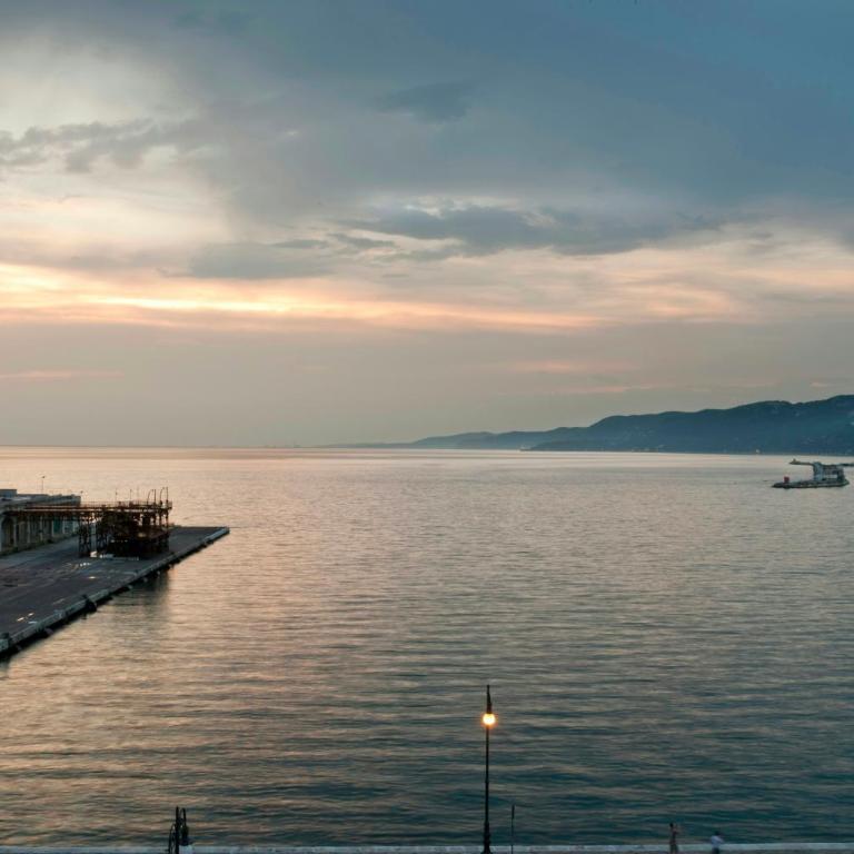 Savoia Excelsior Palace Trieste - Starhotels Collezione - Camera Matrimoniale Superior con Vista Mare - 4