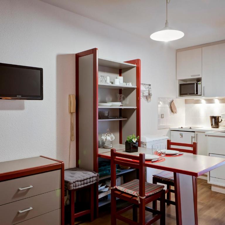 Studio 2* Centre-ville, Animaux admis, Parking, Wi-Fi - Studio - 8