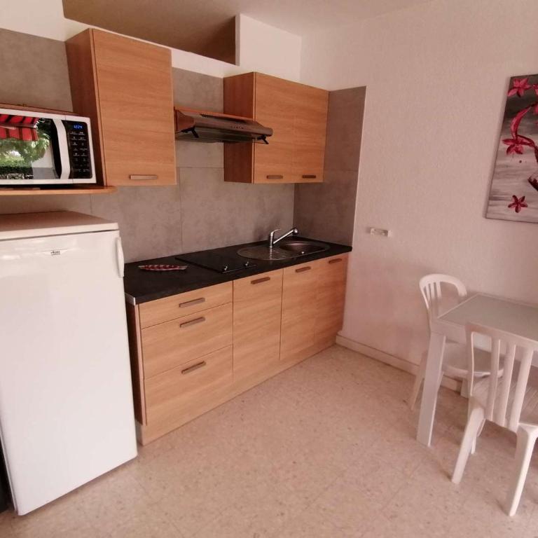 Studio cabine climatisé près plage, 4 pers. avec parking - Port Camargue - FR-1-731-102 - Monolocale - 12