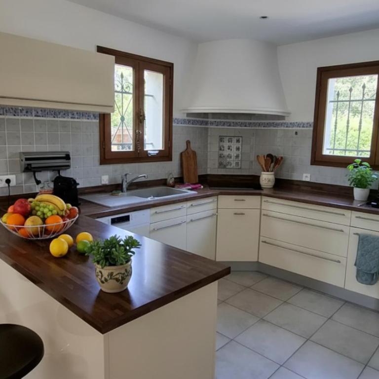 Séjour détente dans une villa avec piscine privée, nature, golf et mer à proximité - Three-Bedroom House - 18