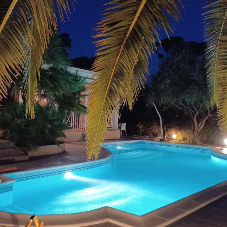 Séjour détente dans une villa avec piscine privée, nature, golf et mer à proximité - Three-Bedroom House - 6