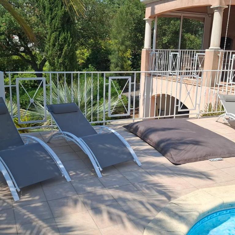Séjour détente dans une villa avec piscine privée, nature, golf et mer à proximité - Three-Bedroom House - 8