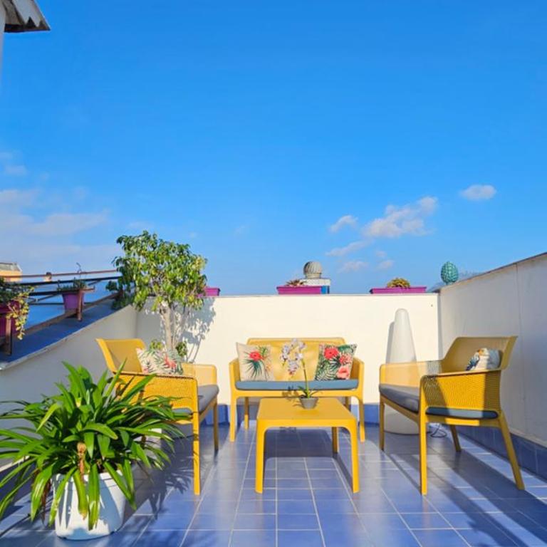 Large terrace apartment near Politeama - Apartment - 54