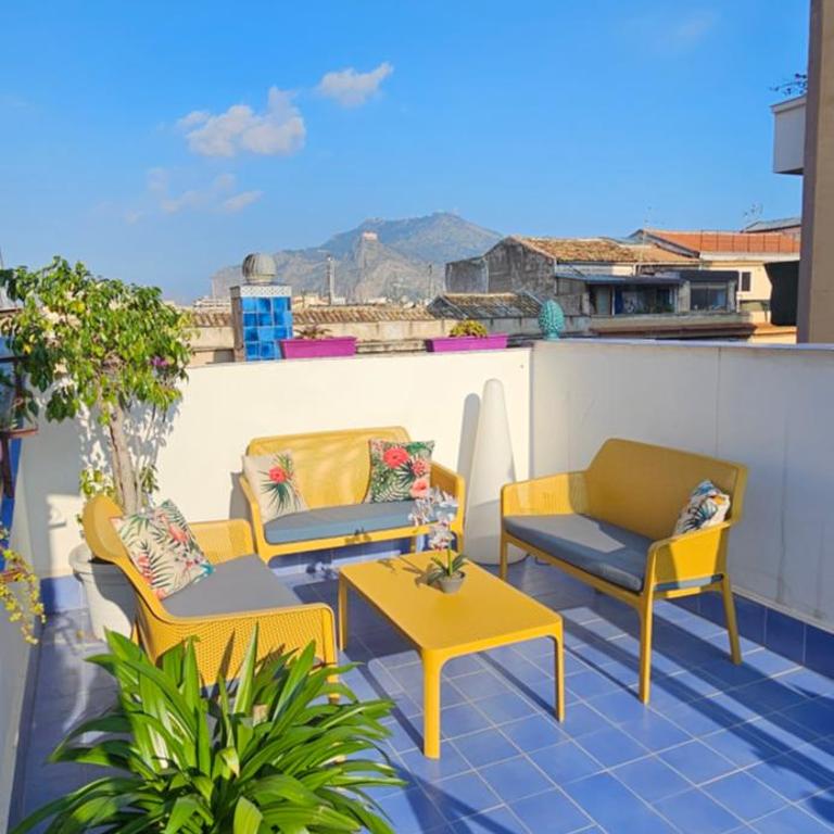 Large terrace apartment near Politeama - Apartment - 30