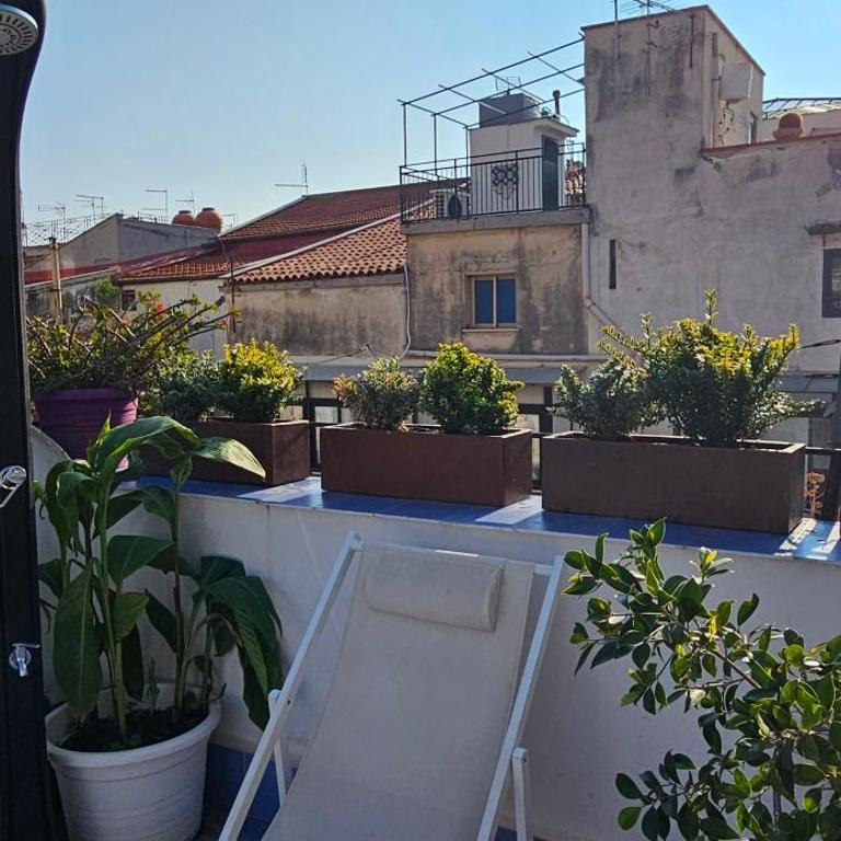 Large terrace apartment near Politeama - Apartment - 47