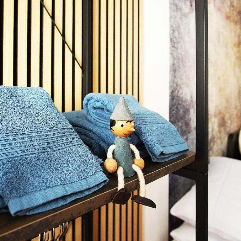 10 Min Centrale - Bright & modern, up to 5 beds - One-Bedroom Loft Apartment with One Queen Bed - 21