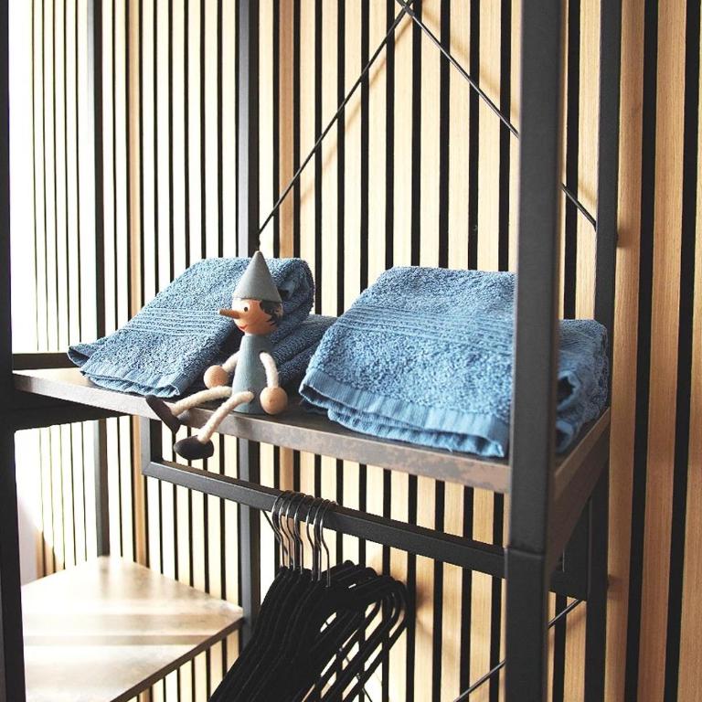 10 Min Centrale - Bright & modern, up to 5 beds - One-Bedroom Loft Apartment with One Queen Bed - 20