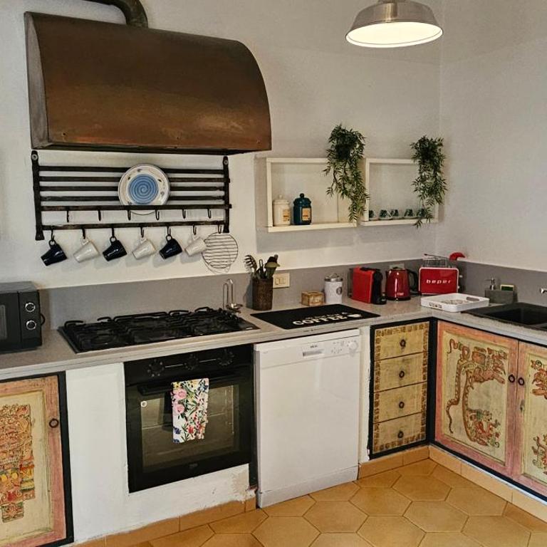 Large terrace apartment near Politeama - Apartment - 10