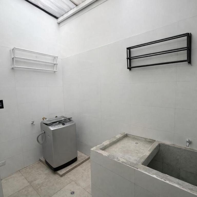 Gran alojamiento familiar cerca a Caracol TV - Casa de 5 dormitorios - 10