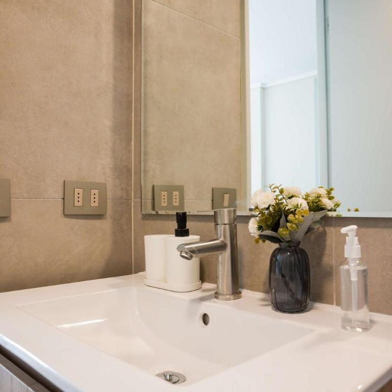 Stylish 2BR Apt in Santiago for 5 Gym Access - Apartment - 15