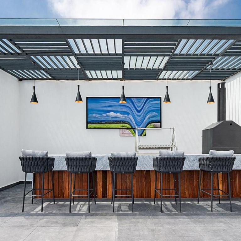 LUXURY Panoramic Sky Pool, Gym & Grill - Portal SA - Two-Bedroom Apartment - 5