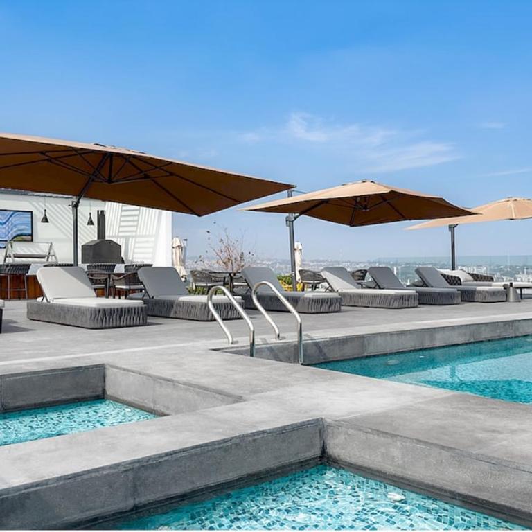 LUXURY Panoramic Sky Pool, Gym & Grill - Portal SA - Two-Bedroom Apartment - 1