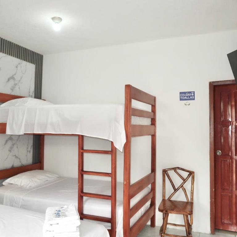 Hotel Pedernales MrRobert - Deluxe Quadruple Room - 2