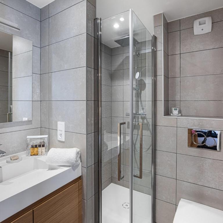 Chalet mitoyen exceptionnel à Courchevel 1650, 4 chambres en suite, animaux admis - FR-1-563-137 - Chalet - 19