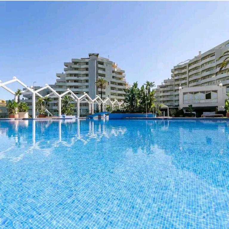 BENALBEACH Vistas al mar con Parking y Wifi - Apartamento de 1 dormitorio con balcón y vistas al mar - 1