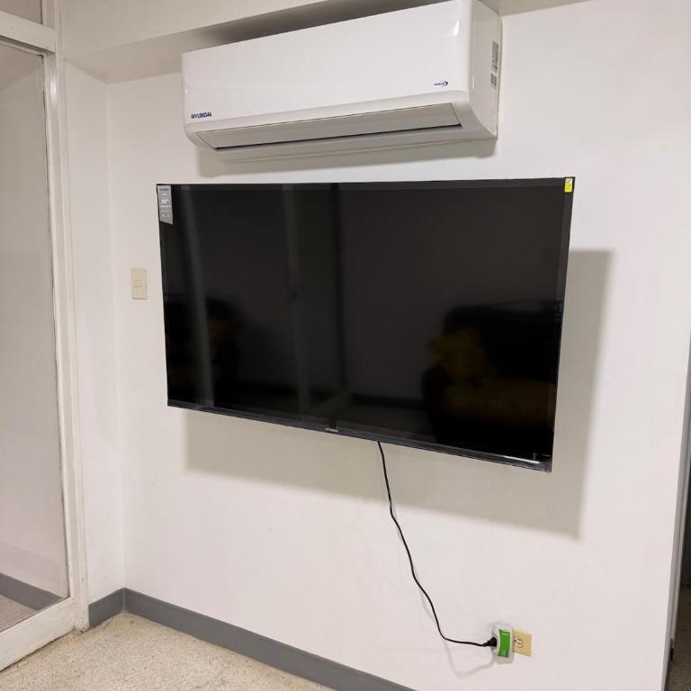 Prados del Este Frente a Centro Comercial Humboldt - One-Bedroom Apartment - 11
