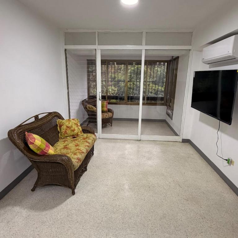 Prados del Este Frente a Centro Comercial Humboldt - One-Bedroom Apartment - 19