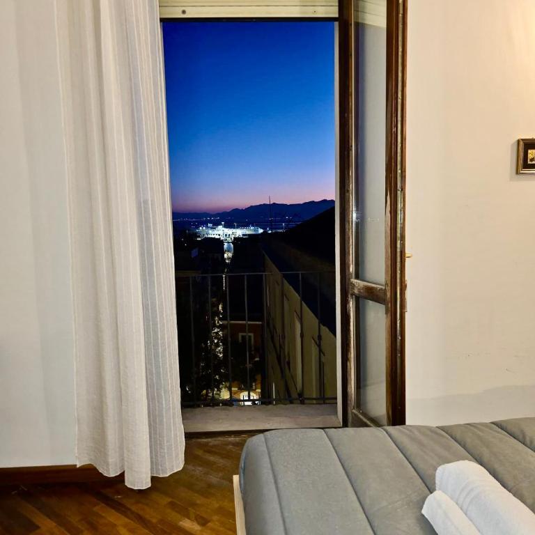 Sisters Guesthouse Cagliari Centro - Camera Matrimoniale con Balcone - 16