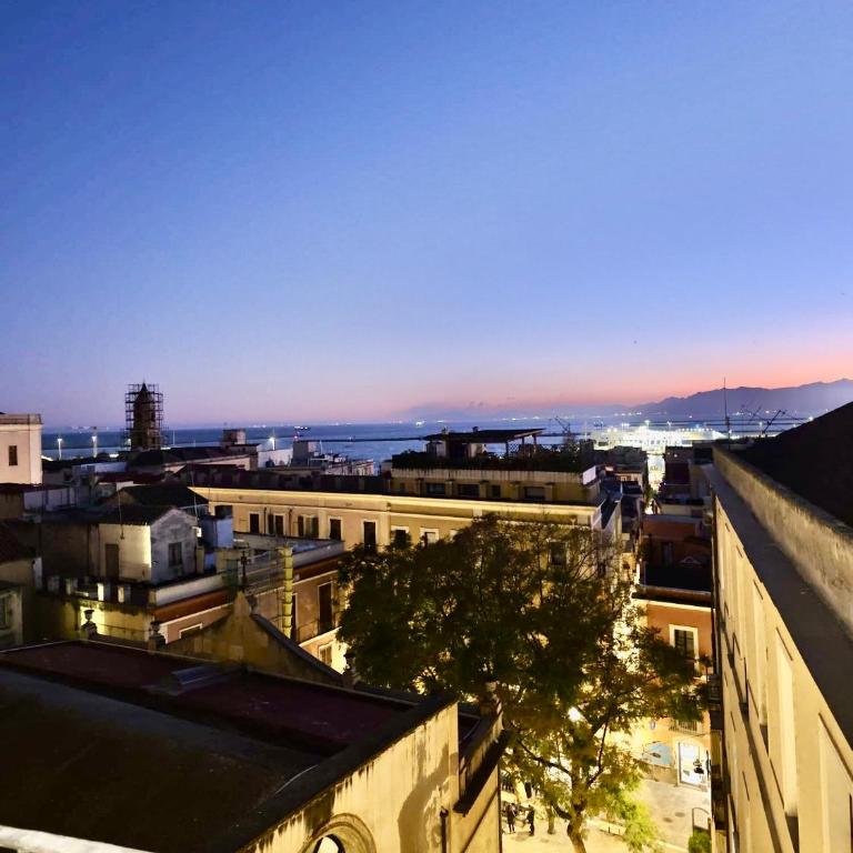 Sisters Guesthouse Cagliari Centro - Camera Matrimoniale con Balcone - 7