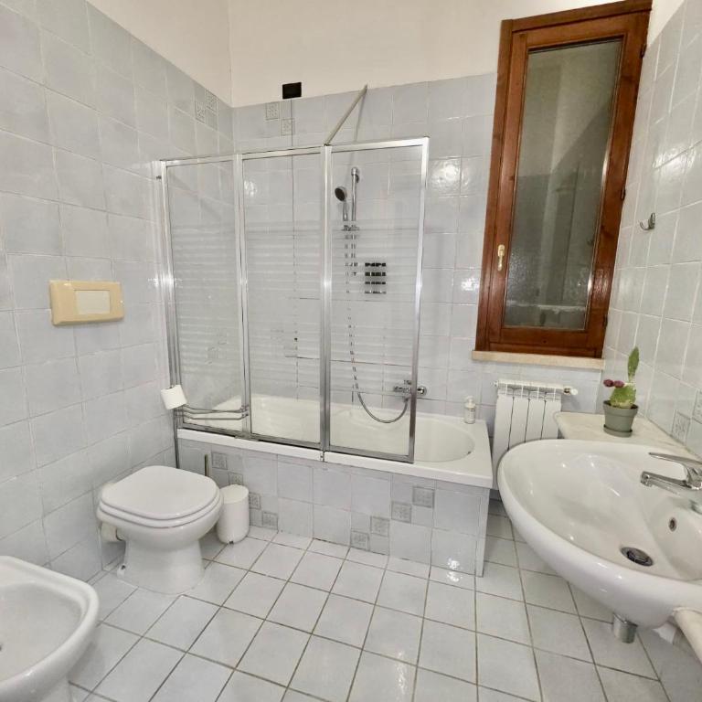 Sisters Guesthouse Cagliari Centro - Camera Familiare con Bagno Privato - 7