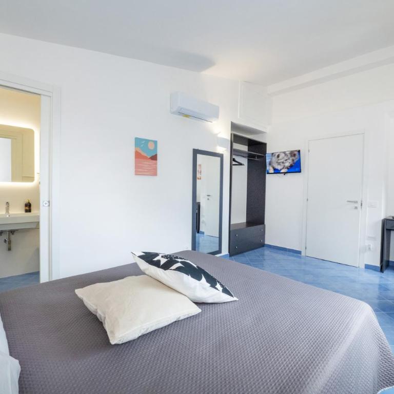 Serenity house Amalfi - Camera Matrimoniale Deluxe con Vista Mare Laterale - 5