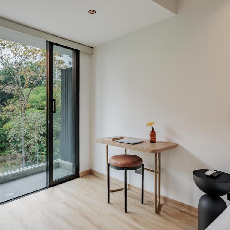 Lomm By Somos The Group - Studio with Balcony - 4