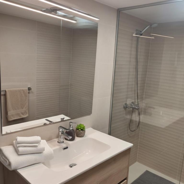 Unique Historic Factory Duplex - Only 15 min walk to Las Ramblas - Apartment - 28