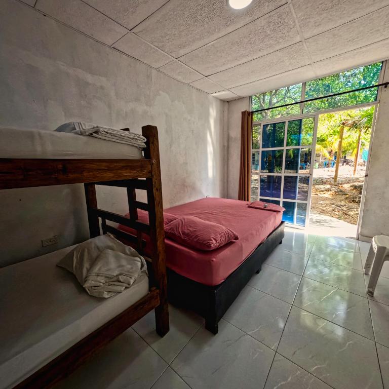Hostal Bahia Bocachica - Family Room - 3