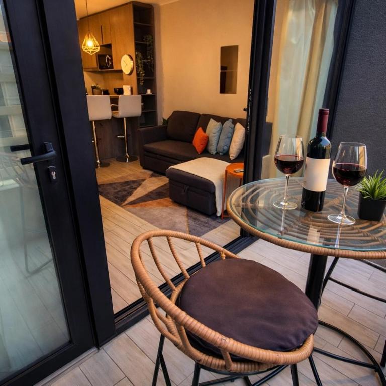 Ubicación Ideal con piscina y parking - Deluxe One-Bedroom Apartment with City View - 1