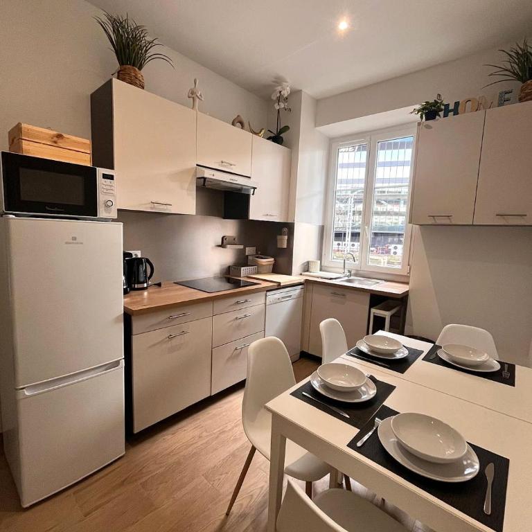Moderne 3 chambres, 2 douches, proche gare, wifi - Appartement 3 Chambres - 1