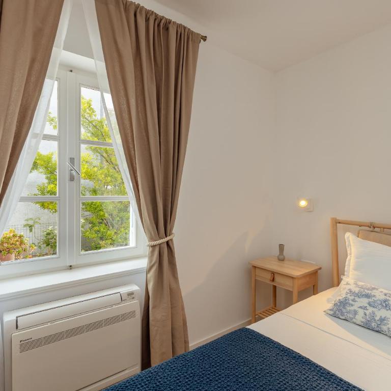 Magnolia Apartments - 3 min by walk to the beautiful beach - One-Bedroom Apartment with Garden - 8